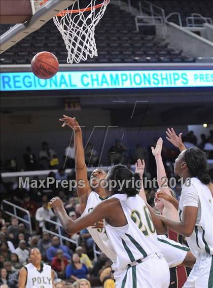 Thumbnail 2 in Clovis West vs. Poly (CIF SoCal D1 Final) photogallery.