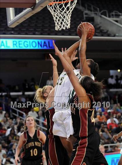 Thumbnail 3 in Clovis West vs. Poly (CIF SoCal D1 Final) photogallery.
