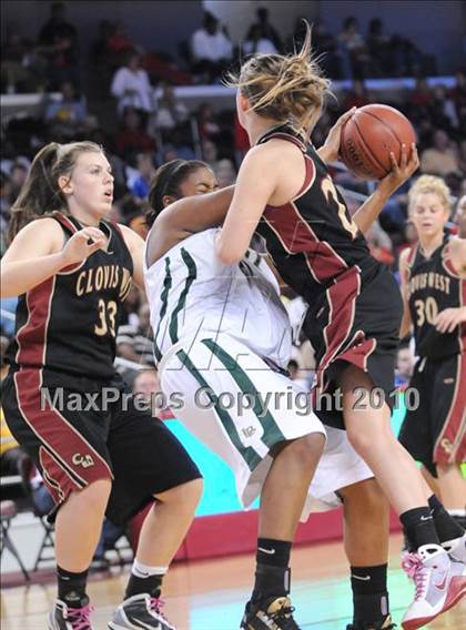 Thumbnail 3 in Clovis West vs. Poly (CIF SoCal D1 Final) photogallery.