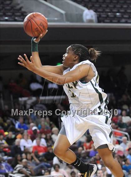 Thumbnail 3 in Clovis West vs. Poly (CIF SoCal D1 Final) photogallery.