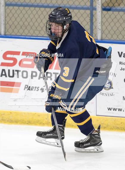 Thumbnail 3 in Bow vs Trinity (Manchester Christmas Classic) photogallery.