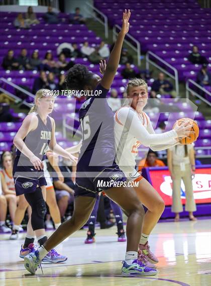 Thumbnail 3 in Timpview vs. Skyline (UHSAA 5A Quarterfinal) photogallery.