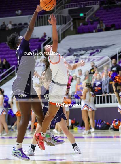 Thumbnail 2 in Timpview vs. Skyline (UHSAA 5A Quarterfinal) photogallery.