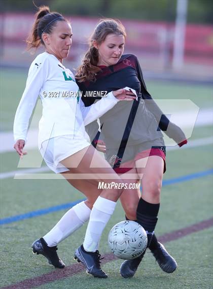 Thumbnail 2 in Oaks Christian vs Thousand Oaks  photogallery.