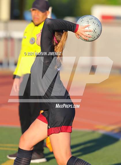 Thumbnail 3 in Oaks Christian vs Thousand Oaks  photogallery.