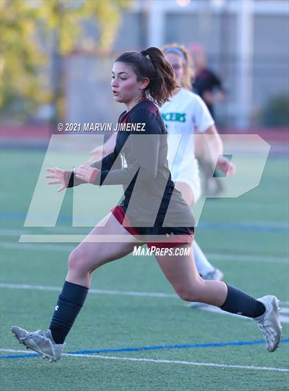 Thumbnail 3 in Oaks Christian vs Thousand Oaks  photogallery.