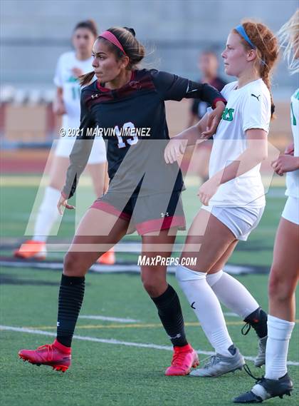 Thumbnail 2 in Oaks Christian vs Thousand Oaks  photogallery.