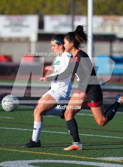 Thumbnail 1 in Oaks Christian vs Thousand Oaks  photogallery.