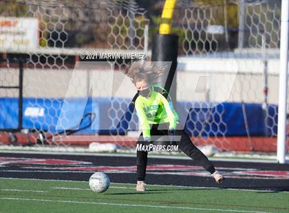Thumbnail 1 in Oaks Christian vs Thousand Oaks  photogallery.