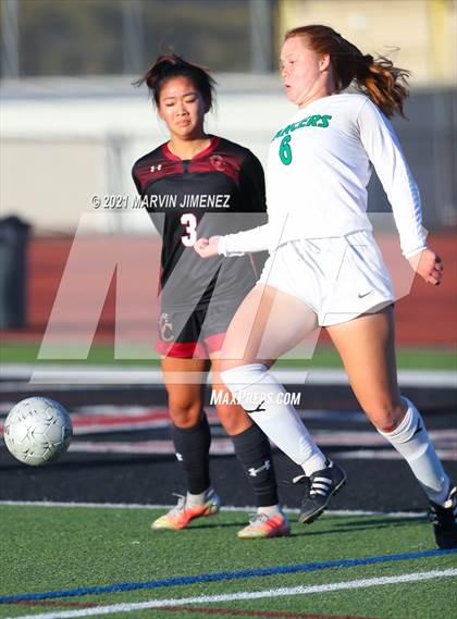 Thumbnail 2 in Oaks Christian vs Thousand Oaks  photogallery.
