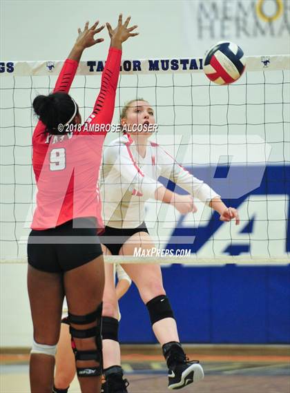 Thumbnail 3 in Katy vs. Tomball Memorial (CFISD/Katy Classic) photogallery.