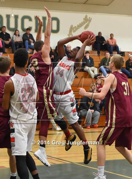 Thumbnail 2 in Washington vs. Cardinal Newman photogallery.