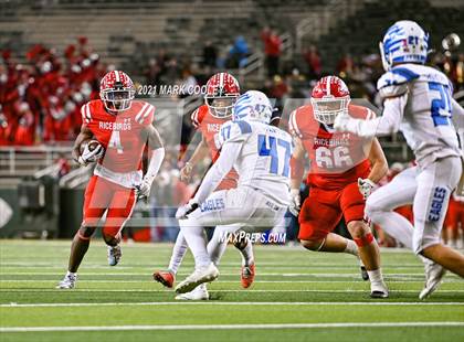 Thumbnail 1 in El Campo vs. Lindale (UIL 4A D1 Area Playoff) photogallery.
