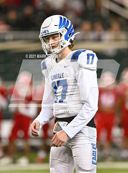 Thumbnail 1 in El Campo vs. Lindale (UIL 4A D1 Area Playoff) photogallery.