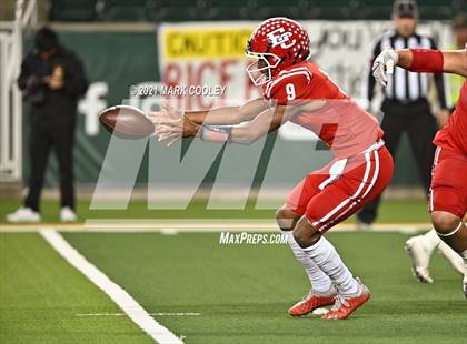 Thumbnail 3 in El Campo vs. Lindale (UIL 4A D1 Area Playoff) photogallery.