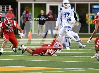 Thumbnail 1 in El Campo vs. Lindale (UIL 4A D1 Area Playoff) photogallery.