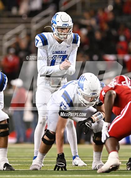 Thumbnail 1 in El Campo vs. Lindale (UIL 4A D1 Area Playoff) photogallery.
