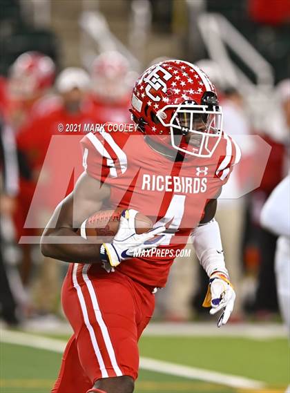 Thumbnail 1 in El Campo vs. Lindale (UIL 4A D1 Area Playoff) photogallery.