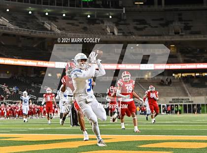 Thumbnail 2 in El Campo vs. Lindale (UIL 4A D1 Area Playoff) photogallery.
