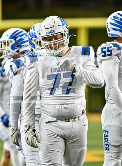 Thumbnail 2 in El Campo vs. Lindale (UIL 4A D1 Area Playoff) photogallery.