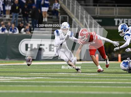 Thumbnail 3 in El Campo vs. Lindale (UIL 4A D1 Area Playoff) photogallery.