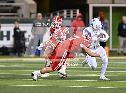 Thumbnail 1 in El Campo vs. Lindale (UIL 4A D1 Area Playoff) photogallery.