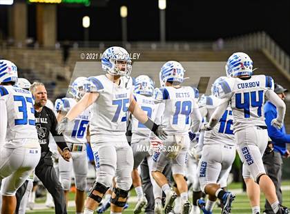 Thumbnail 3 in El Campo vs. Lindale (UIL 4A D1 Area Playoff) photogallery.