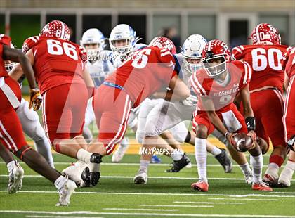 Thumbnail 1 in El Campo vs. Lindale (UIL 4A D1 Area Playoff) photogallery.