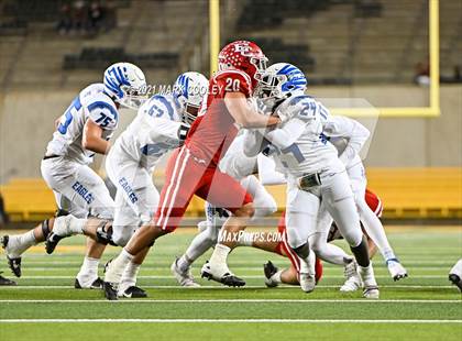 Thumbnail 1 in El Campo vs. Lindale (UIL 4A D1 Area Playoff) photogallery.