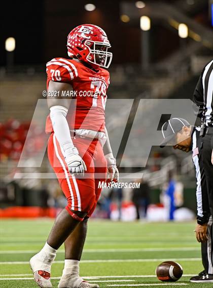 Thumbnail 1 in El Campo vs. Lindale (UIL 4A D1 Area Playoff) photogallery.