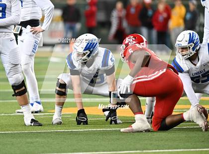 Thumbnail 3 in El Campo vs. Lindale (UIL 4A D1 Area Playoff) photogallery.