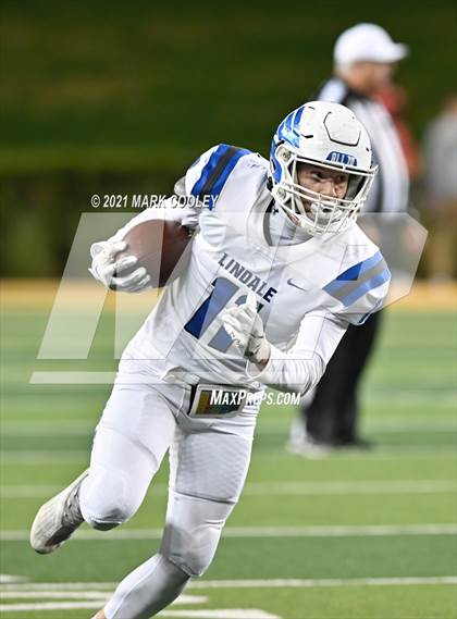 Thumbnail 1 in El Campo vs. Lindale (UIL 4A D1 Area Playoff) photogallery.