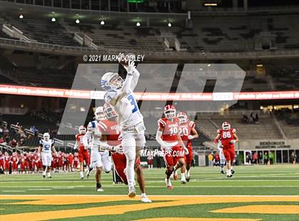 Thumbnail 3 in El Campo vs. Lindale (UIL 4A D1 Area Playoff) photogallery.