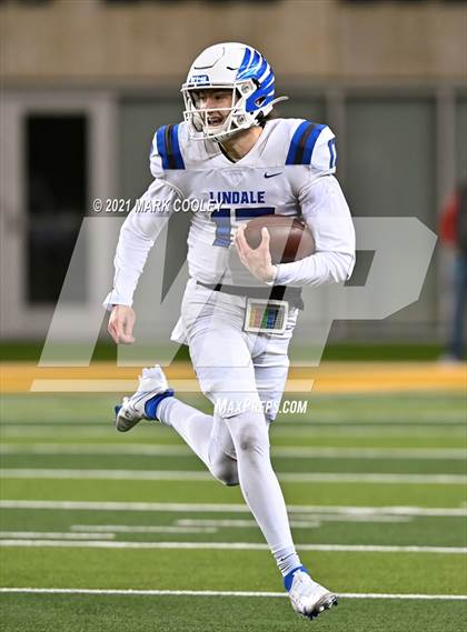 Thumbnail 1 in El Campo vs. Lindale (UIL 4A D1 Area Playoff) photogallery.