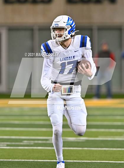 Thumbnail 2 in El Campo vs. Lindale (UIL 4A D1 Area Playoff) photogallery.
