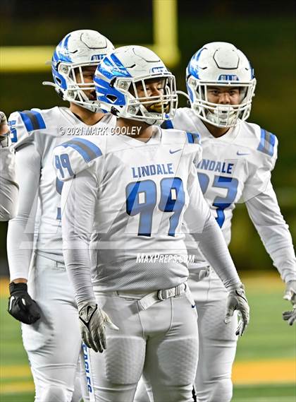 Thumbnail 3 in El Campo vs. Lindale (UIL 4A D1 Area Playoff) photogallery.