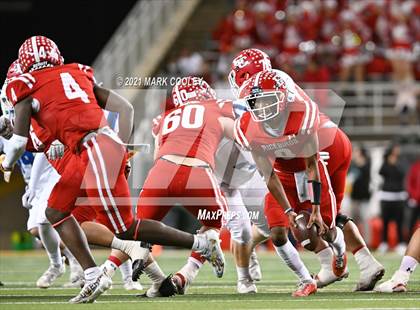 Thumbnail 1 in El Campo vs. Lindale (UIL 4A D1 Area Playoff) photogallery.