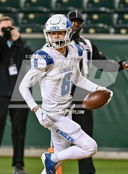 Thumbnail 3 in El Campo vs. Lindale (UIL 4A D1 Area Playoff) photogallery.