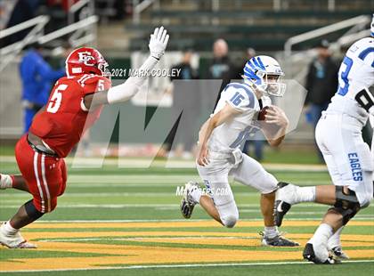 Thumbnail 1 in El Campo vs. Lindale (UIL 4A D1 Area Playoff) photogallery.