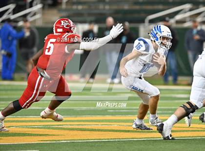Thumbnail 2 in El Campo vs. Lindale (UIL 4A D1 Area Playoff) photogallery.