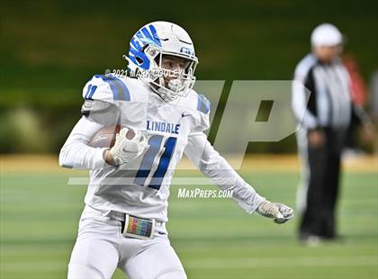 Thumbnail 2 in El Campo vs. Lindale (UIL 4A D1 Area Playoff) photogallery.