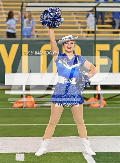 Thumbnail 1 in El Campo vs. Lindale (UIL 4A D1 Area Playoff) photogallery.