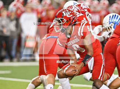 Thumbnail 3 in El Campo vs. Lindale (UIL 4A D1 Area Playoff) photogallery.