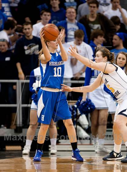 Thumbnail 2 in Highlands vs Notre Dame (KHSAA Ninth Region Final) photogallery.