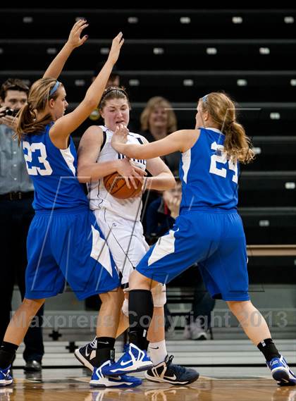 Thumbnail 1 in Highlands vs Notre Dame (KHSAA Ninth Region Final) photogallery.