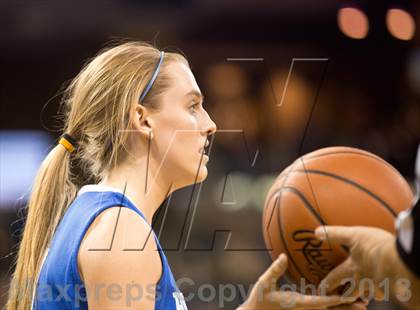 Thumbnail 1 in Highlands vs Notre Dame (KHSAA Ninth Region Final) photogallery.