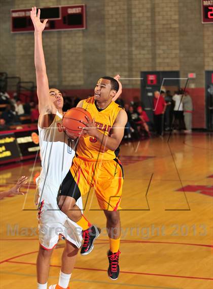 Thumbnail 2 in Bishop Gorman vs. Orange Lutheran (Nike Extravaganza) photogallery.