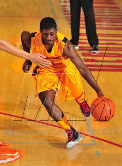 Thumbnail 2 in Bishop Gorman vs. Orange Lutheran (Nike Extravaganza) photogallery.