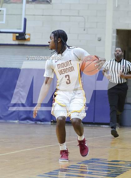 Thumbnail 1 in St. Joseph vs Mount Vernon (New York Holiday Invitational) photogallery.