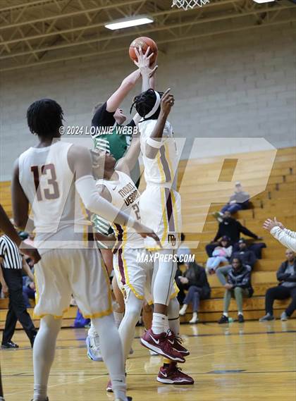 Thumbnail 1 in St. Joseph vs Mount Vernon (New York Holiday Invitational) photogallery.